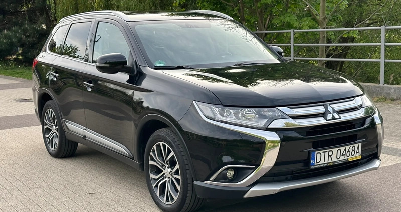 Mitsubishi Outlander cena 79900 przebieg: 210000, rok produkcji 2017 z Wrocław małe 596